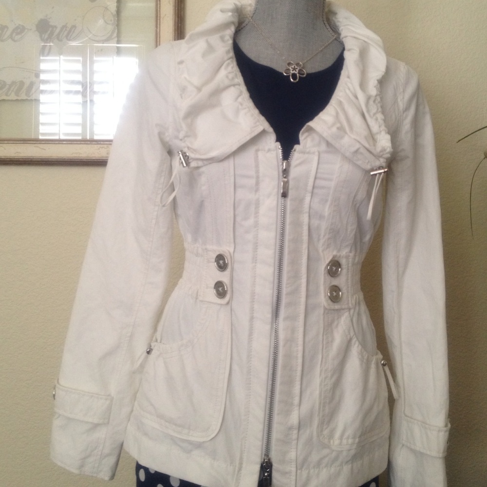 - New - WHBM white jacket 🪴price is firm🪴 - Picture 3 of 5
